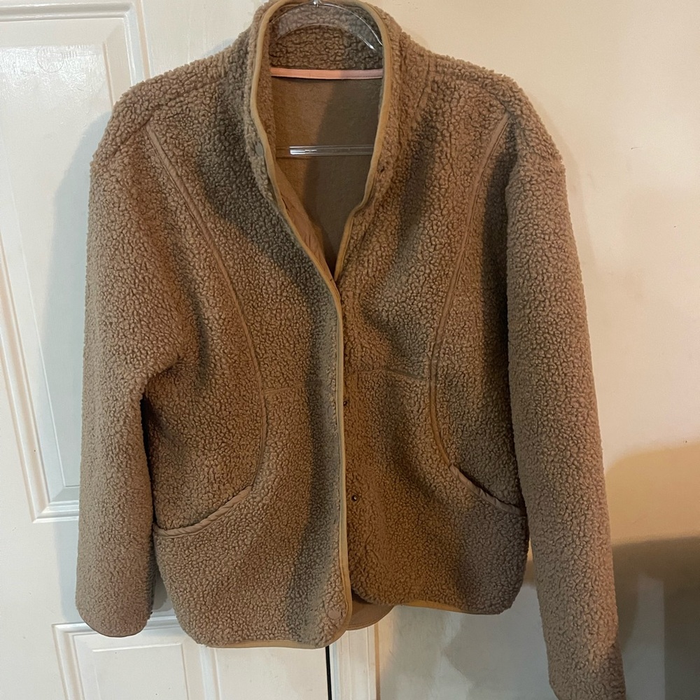 Cozy Women's Sherpa Jacket in Taupe